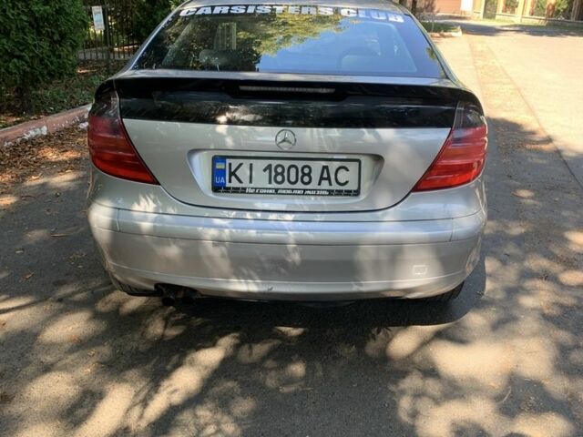 Серый Мерседес Ц-Класс, объемом двигателя 2 л и пробегом 269 тыс. км за 2900 $, фото 3 на Automoto.ua
