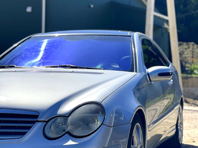 Сірий Мерседес Ц-Клас, об'ємом двигуна 2 л та пробігом 270 тис. км за 5000 $, фото 4 на Automoto.ua