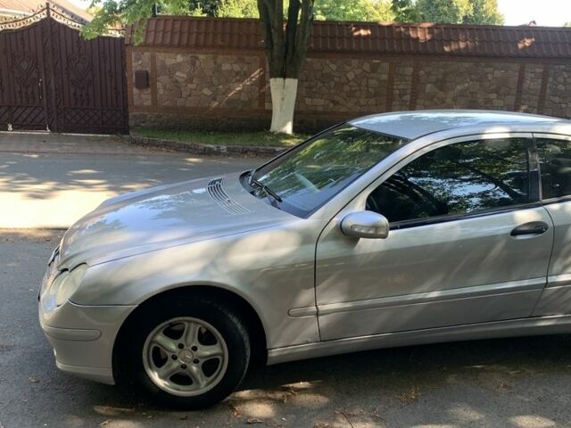 Серый Мерседес Ц-Класс, объемом двигателя 2 л и пробегом 269 тыс. км за 2900 $, фото 14 на Automoto.ua