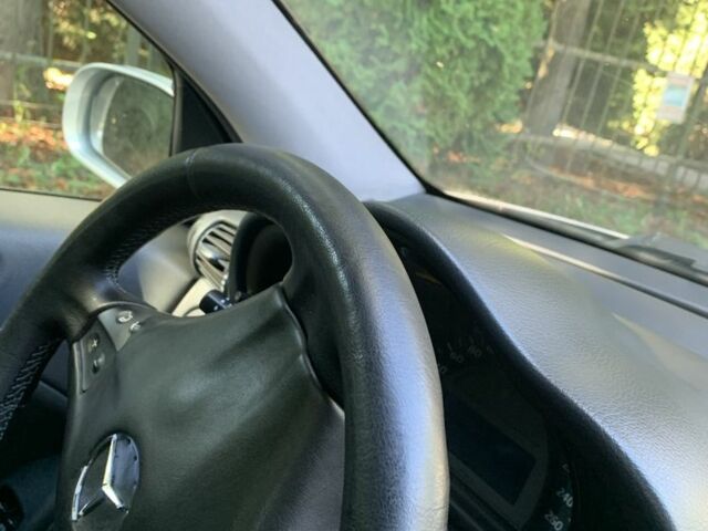 Серый Мерседес Ц-Класс, объемом двигателя 2 л и пробегом 269 тыс. км за 2900 $, фото 8 на Automoto.ua