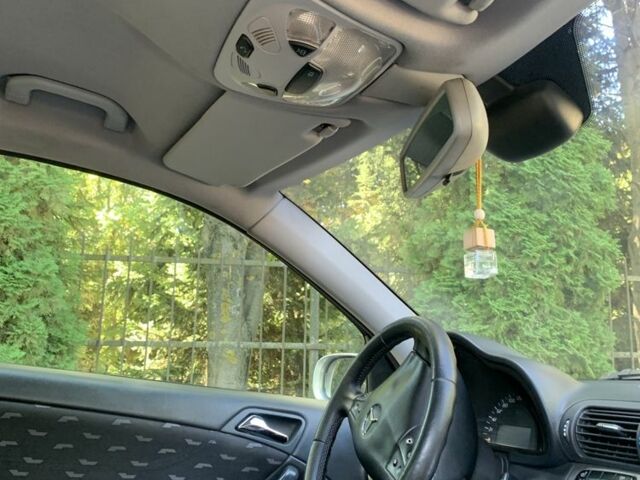 Серый Мерседес Ц-Класс, объемом двигателя 2 л и пробегом 269 тыс. км за 2900 $, фото 9 на Automoto.ua