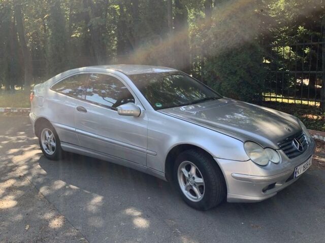 Серый Мерседес Ц-Класс, объемом двигателя 2 л и пробегом 269 тыс. км за 2900 $, фото 13 на Automoto.ua