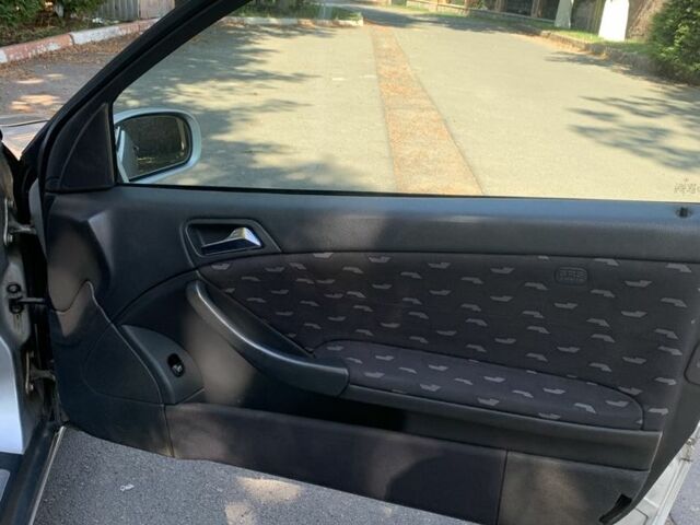 Серый Мерседес Ц-Класс, объемом двигателя 2 л и пробегом 269 тыс. км за 2900 $, фото 10 на Automoto.ua