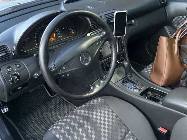 Серый Мерседес Ц-Класс, объемом двигателя 1.8 л и пробегом 198 тыс. км за 6000 $, фото 4 на Automoto.ua