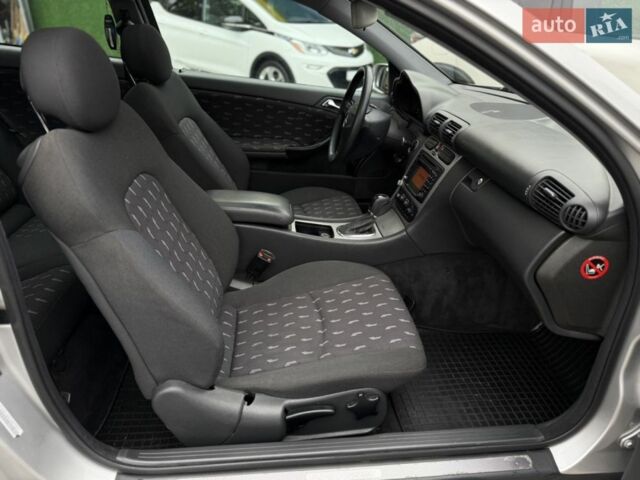 Серый Мерседес Ц-Класс, объемом двигателя 2.2 л и пробегом 211 тыс. км за 4800 $, фото 9 на Automoto.ua