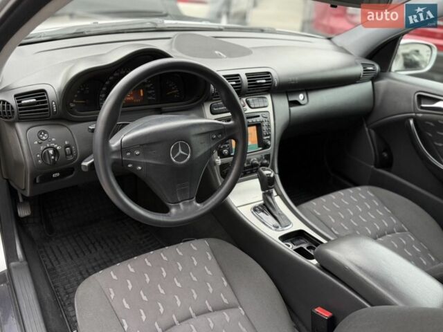 Серый Мерседес Ц-Класс, объемом двигателя 2.2 л и пробегом 211 тыс. км за 4800 $, фото 12 на Automoto.ua