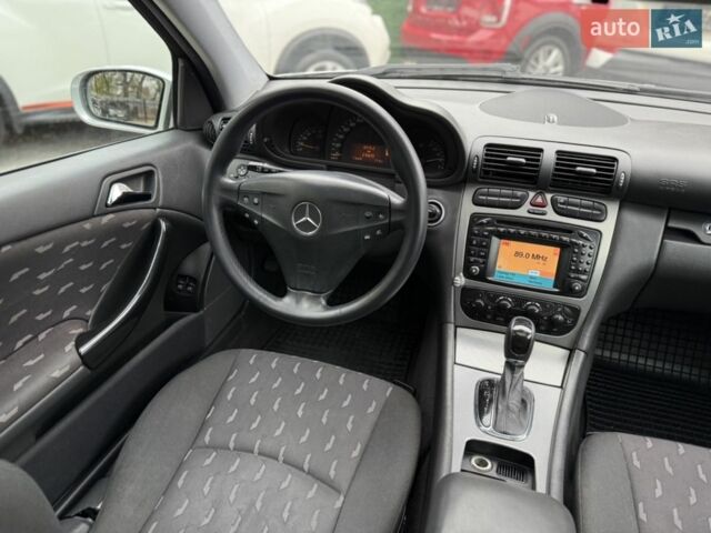 Серый Мерседес Ц-Класс, объемом двигателя 2.2 л и пробегом 211 тыс. км за 4800 $, фото 13 на Automoto.ua