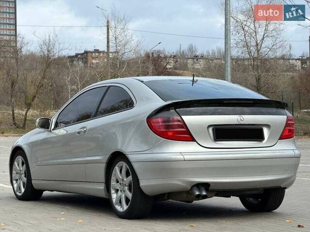 Сірий Мерседес Ц-Клас, об'ємом двигуна 2.2 л та пробігом 250 тис. км за 3850 $, фото 5 на Automoto.ua