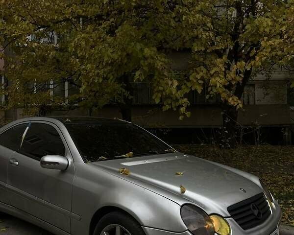 Серый Мерседес Ц-Класс, объемом двигателя 2.3 л и пробегом 334 тыс. км за 5000 $, фото 1 на Automoto.ua