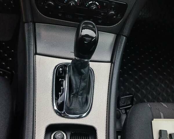 Серый Мерседес Ц-Класс, объемом двигателя 2 л и пробегом 209 тыс. км за 3999 $, фото 14 на Automoto.ua