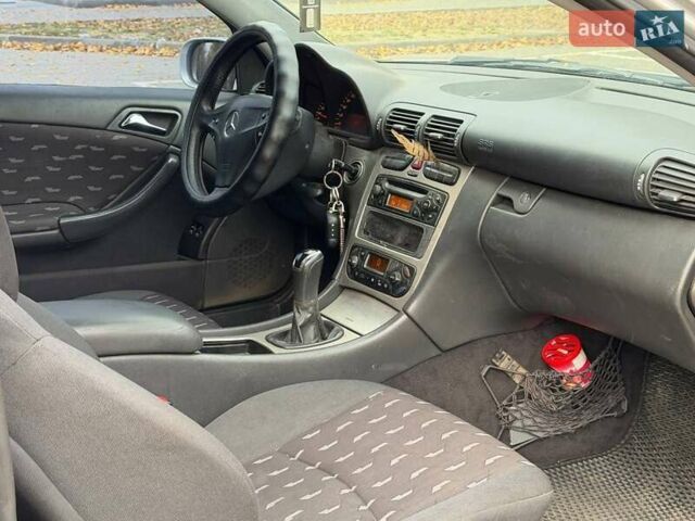 Сірий Мерседес Ц-Клас, об'ємом двигуна 2.2 л та пробігом 250 тис. км за 3850 $, фото 11 на Automoto.ua