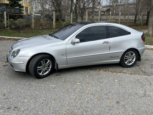 Сірий Мерседес Ц-Клас, об'ємом двигуна 2.1 л та пробігом 398 тис. км за 3800 $, фото 1 на Automoto.ua