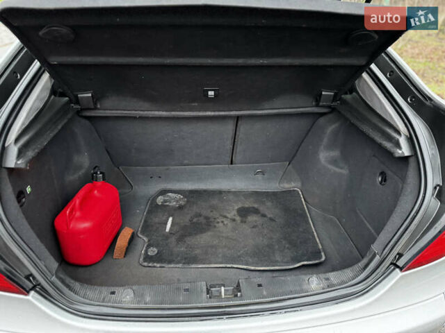 Сірий Мерседес Ц-Клас, об'ємом двигуна 2 л та пробігом 270 тис. км за 2950 $, фото 20 на Automoto.ua