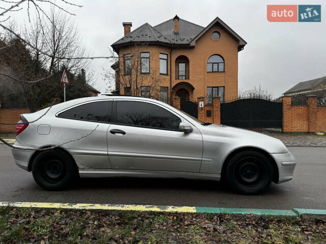 Сірий Мерседес Ц-Клас, об'ємом двигуна 2 л та пробігом 270 тис. км за 2950 $, фото 6 на Automoto.ua