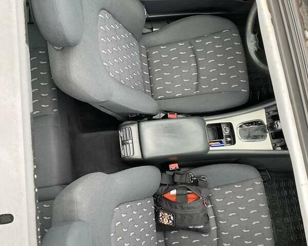 Сірий Мерседес Ц-Клас, об'ємом двигуна 2.2 л та пробігом 340 тис. км за 5300 $, фото 4 на Automoto.ua