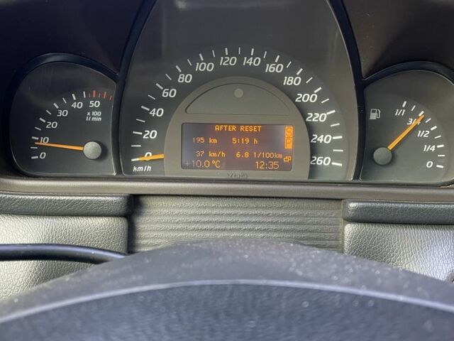 Сірий Мерседес Ц-Клас, об'ємом двигуна 2.1 л та пробігом 398 тис. км за 3800 $, фото 7 на Automoto.ua