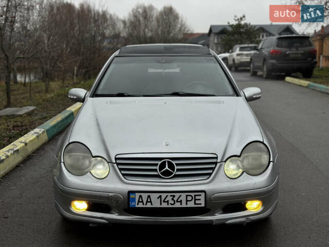 Сірий Мерседес Ц-Клас, об'ємом двигуна 2 л та пробігом 270 тис. км за 2950 $, фото 1 на Automoto.ua