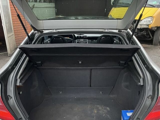 Серый Мерседес Ц-Класс, объемом двигателя 2 л и пробегом 274 тыс. км за 2450 $, фото 7 на Automoto.ua