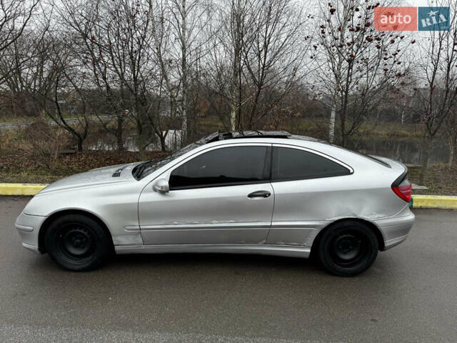 Сірий Мерседес Ц-Клас, об'ємом двигуна 2 л та пробігом 270 тис. км за 2950 $, фото 23 на Automoto.ua