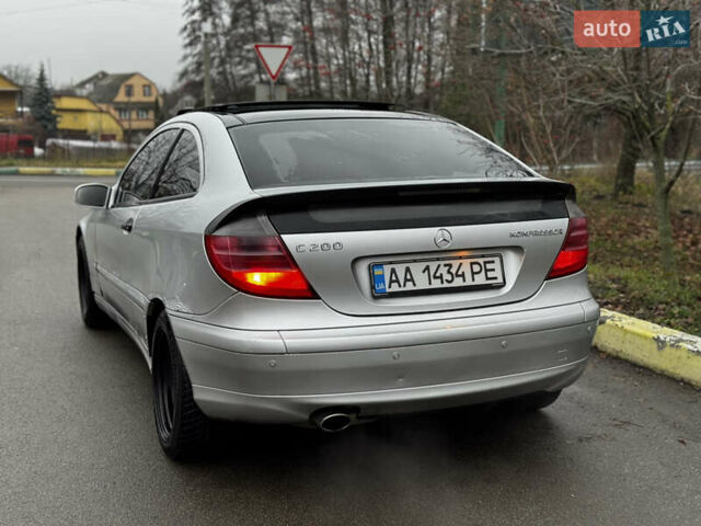 Сірий Мерседес Ц-Клас, об'ємом двигуна 2 л та пробігом 270 тис. км за 2950 $, фото 3 на Automoto.ua