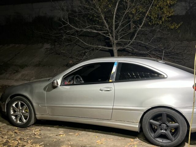 Сірий Мерседес Ц-Клас, об'ємом двигуна 2.3 л та пробігом 334 тис. км за 5000 $, фото 3 на Automoto.ua