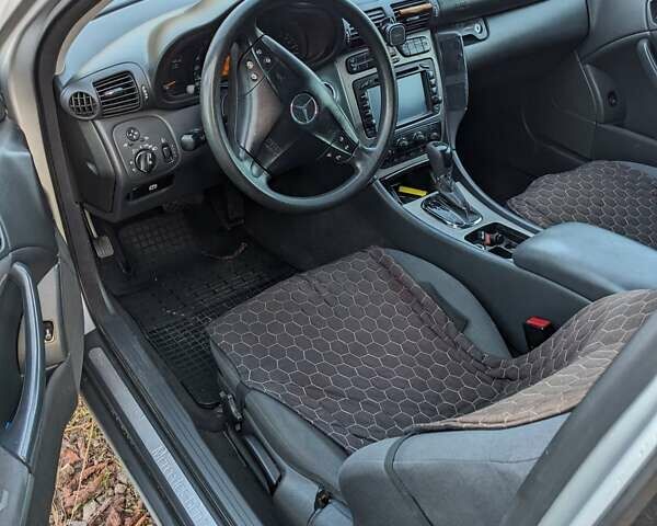 Сірий Мерседес Ц-Клас, об'ємом двигуна 2 л та пробігом 222 тис. км за 4299 $, фото 9 на Automoto.ua