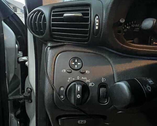 Серый Мерседес Ц-Класс, объемом двигателя 2.3 л и пробегом 334 тыс. км за 5000 $, фото 14 на Automoto.ua