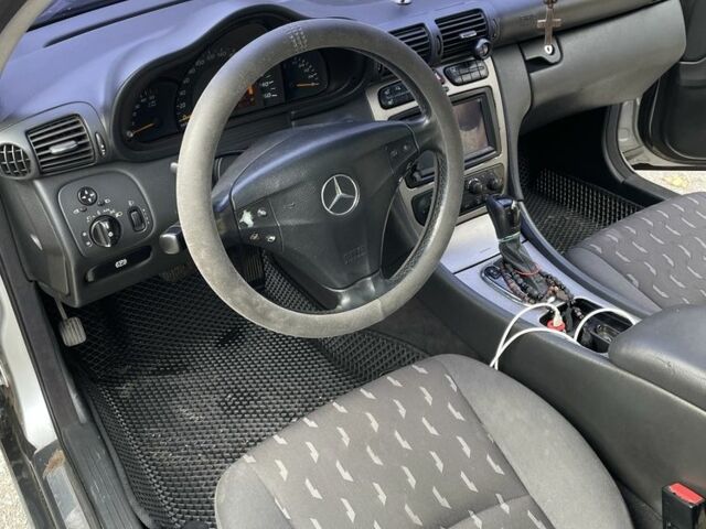 Сірий Мерседес Ц-Клас, об'ємом двигуна 2.1 л та пробігом 398 тис. км за 3800 $, фото 5 на Automoto.ua