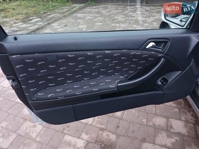 Серый Мерседес Ц-Класс, объемом двигателя 2 л и пробегом 209 тыс. км за 3999 $, фото 12 на Automoto.ua