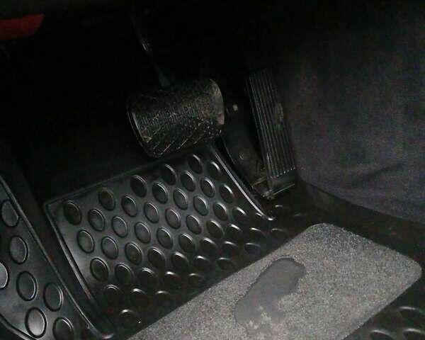 Серый Мерседес Ц-Класс, объемом двигателя 2 л и пробегом 209 тыс. км за 3999 $, фото 17 на Automoto.ua