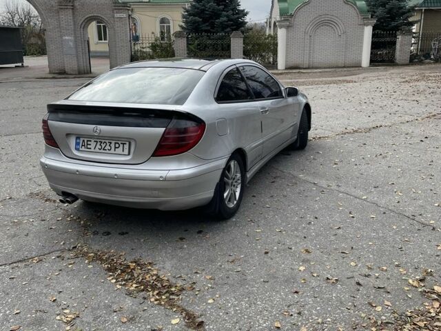 Сірий Мерседес Ц-Клас, об'ємом двигуна 2.1 л та пробігом 398 тис. км за 3800 $, фото 3 на Automoto.ua