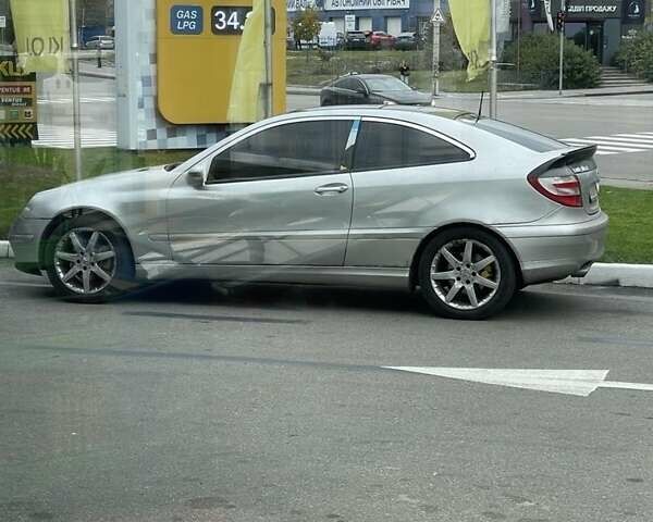 Серый Мерседес Ц-Класс, объемом двигателя 2.3 л и пробегом 334 тыс. км за 5000 $, фото 5 на Automoto.ua