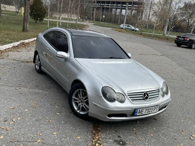 Сірий Мерседес Ц-Клас, об'ємом двигуна 2.1 л та пробігом 398 тис. км за 3800 $, фото 4 на Automoto.ua