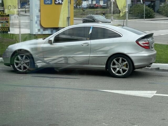 Сірий Мерседес Ц-Клас, об'ємом двигуна 2.3 л та пробігом 334 тис. км за 5000 $, фото 6 на Automoto.ua