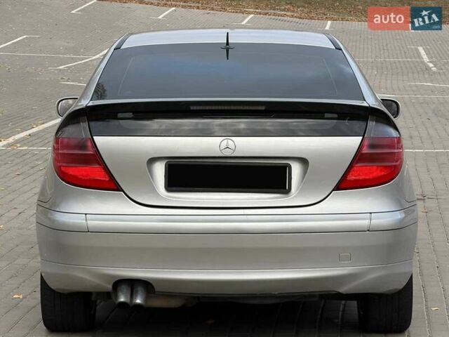Сірий Мерседес Ц-Клас, об'ємом двигуна 2.2 л та пробігом 250 тис. км за 3850 $, фото 7 на Automoto.ua