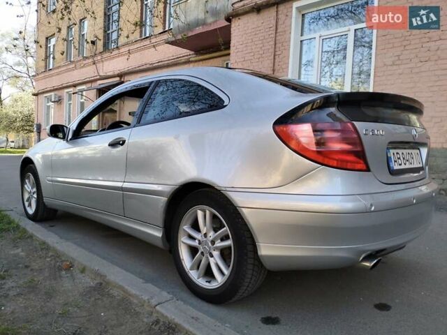 Мерседес Ц-Класс 2001 в Белой Церкве на Automoto.ua Серый Мерседес Ц-Класс, объемом двигателя 2 л и пробегом 258 тыс. км за 5300 $, фото 4 на Automoto.ua