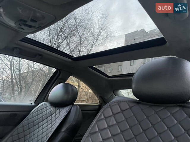 Сірий Мерседес Ц-Клас, об'ємом двигуна 2 л та пробігом 256 тис. км за 2900 $, фото 7 на Automoto.ua