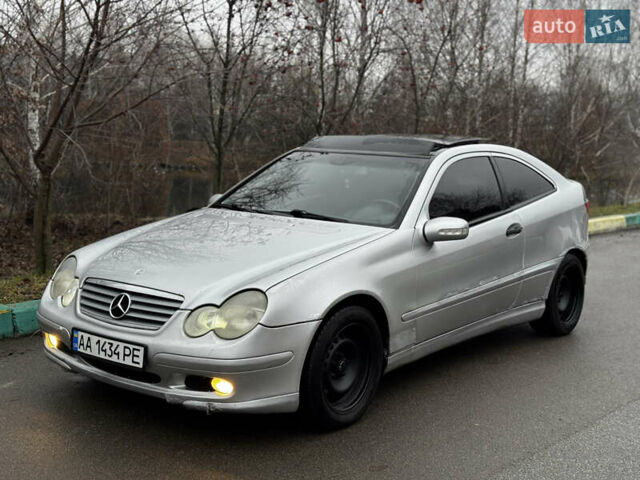 Сірий Мерседес Ц-Клас, об'ємом двигуна 2 л та пробігом 270 тис. км за 2950 $, фото 2 на Automoto.ua