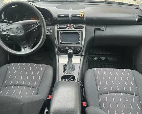Сірий Мерседес Ц-Клас, об'ємом двигуна 2.2 л та пробігом 340 тис. км за 5300 $, фото 3 на Automoto.ua