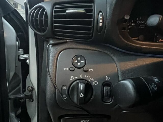 Сірий Мерседес Ц-Клас, об'ємом двигуна 2.3 л та пробігом 334 тис. км за 5000 $, фото 15 на Automoto.ua