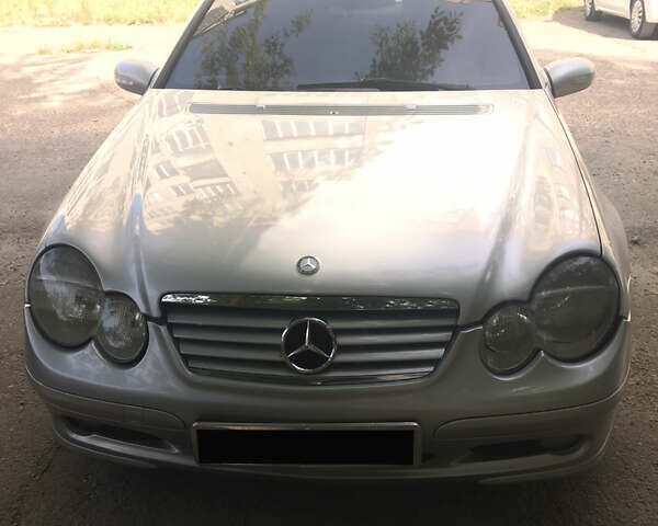 Мерседес Ц-Клас 2001 у Івано-Франківську на Automoto.ua Сірий Мерседес Ц-Клас, об'ємом двигуна 2 л та пробігом 255 тис. км за 3800 $, фото 1 на Automoto.ua