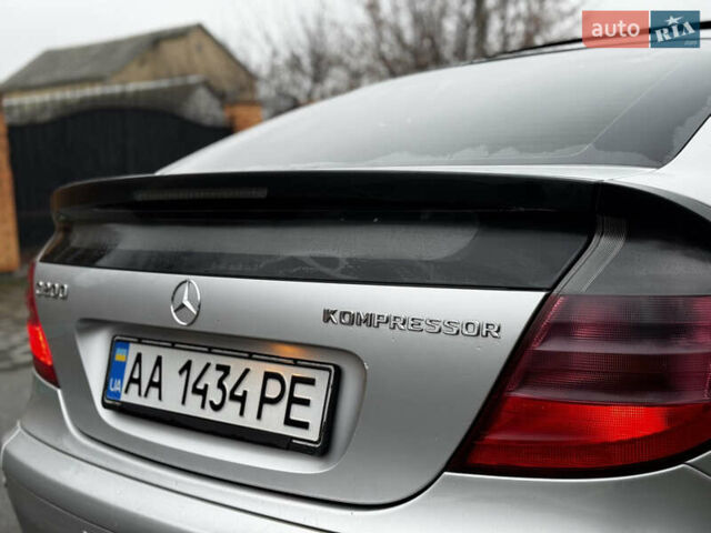 Сірий Мерседес Ц-Клас, об'ємом двигуна 2 л та пробігом 270 тис. км за 2950 $, фото 5 на Automoto.ua