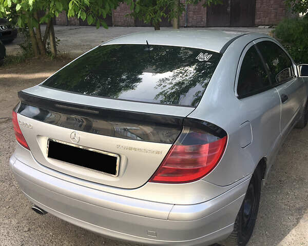 Мерседес Ц-Клас 2001 у Івано-Франківську на Automoto.ua Сірий Мерседес Ц-Клас, об'ємом двигуна 2 л та пробігом 255 тис. км за 3800 $, фото 10 на Automoto.ua