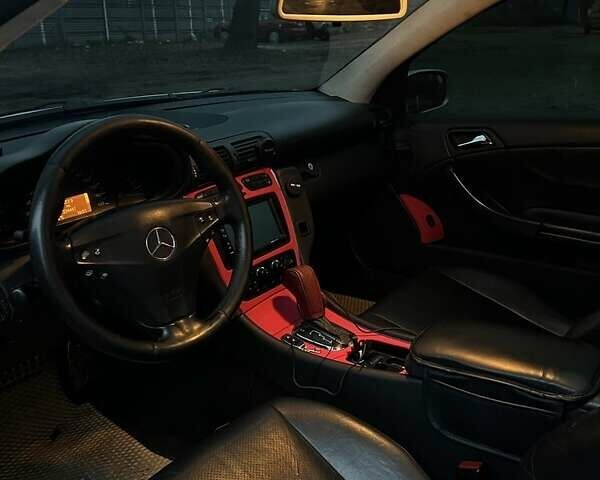 Серый Мерседес Ц-Класс, объемом двигателя 2.3 л и пробегом 334 тыс. км за 5000 $, фото 11 на Automoto.ua