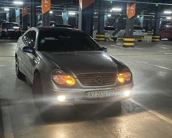 Серый Мерседес Ц-Класс, объемом двигателя 2.3 л и пробегом 334 тыс. км за 5000 $, фото 16 на Automoto.ua