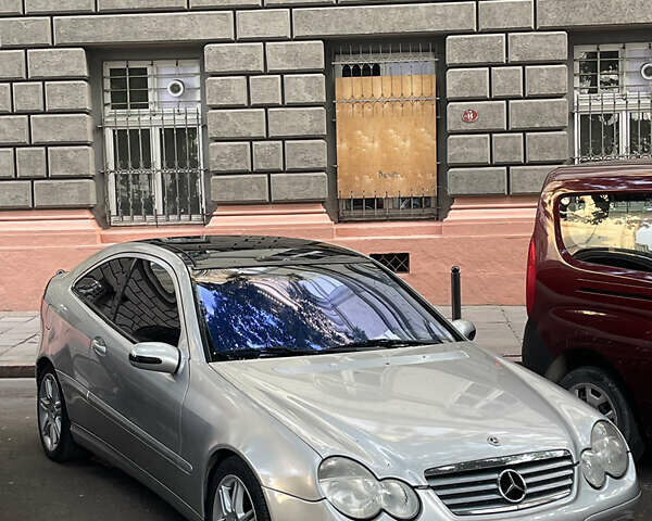 Мерседес Ц-Клас 2002 у Львові на Automoto.ua Сірий Мерседес Ц-Клас, об'ємом двигуна 2 л та пробігом 275 тис. км за 4500 $, фото 7 на Automoto.ua
