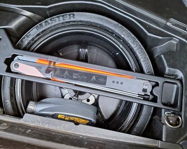 Сірий Мерседес Ц-Клас, об'ємом двигуна 1.8 л та пробігом 248 тис. км за 6500 $, фото 7 на Automoto.ua
