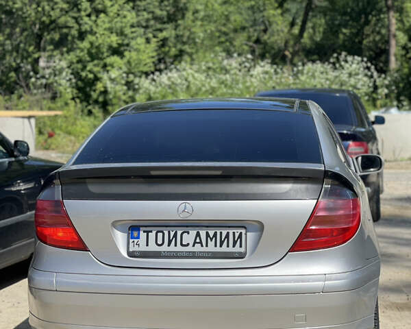Серый Мерседес Ц-Класс, объемом двигателя 2 л и пробегом 270 тыс. км за 4600 $, фото 6 на Automoto.ua