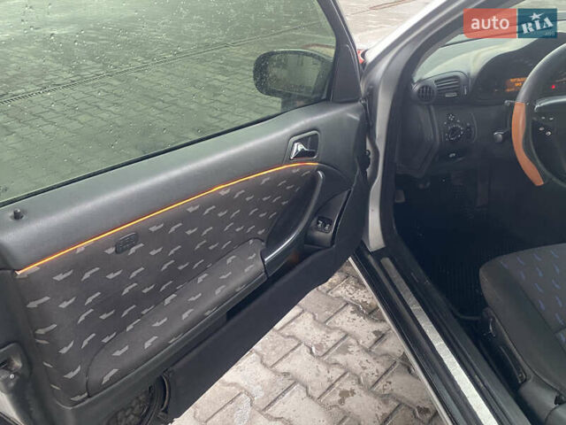 Серый Мерседес Ц-Класс, объемом двигателя 2 л и пробегом 420 тыс. км за 2999 $, фото 12 на Automoto.ua