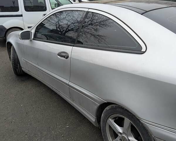 Серый Мерседес Ц-Класс, объемом двигателя 1.8 л и пробегом 200 тыс. км за 5200 $, фото 2 на Automoto.ua